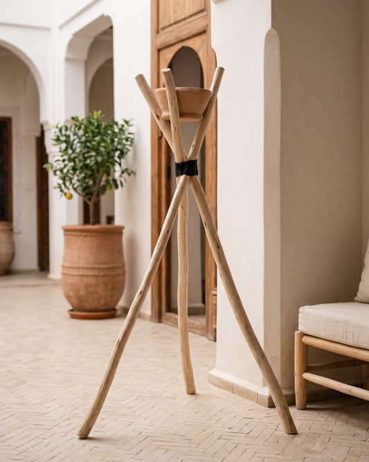 SEHEB - Porte-bougie trépied en bois naturel — en situation 150 cm