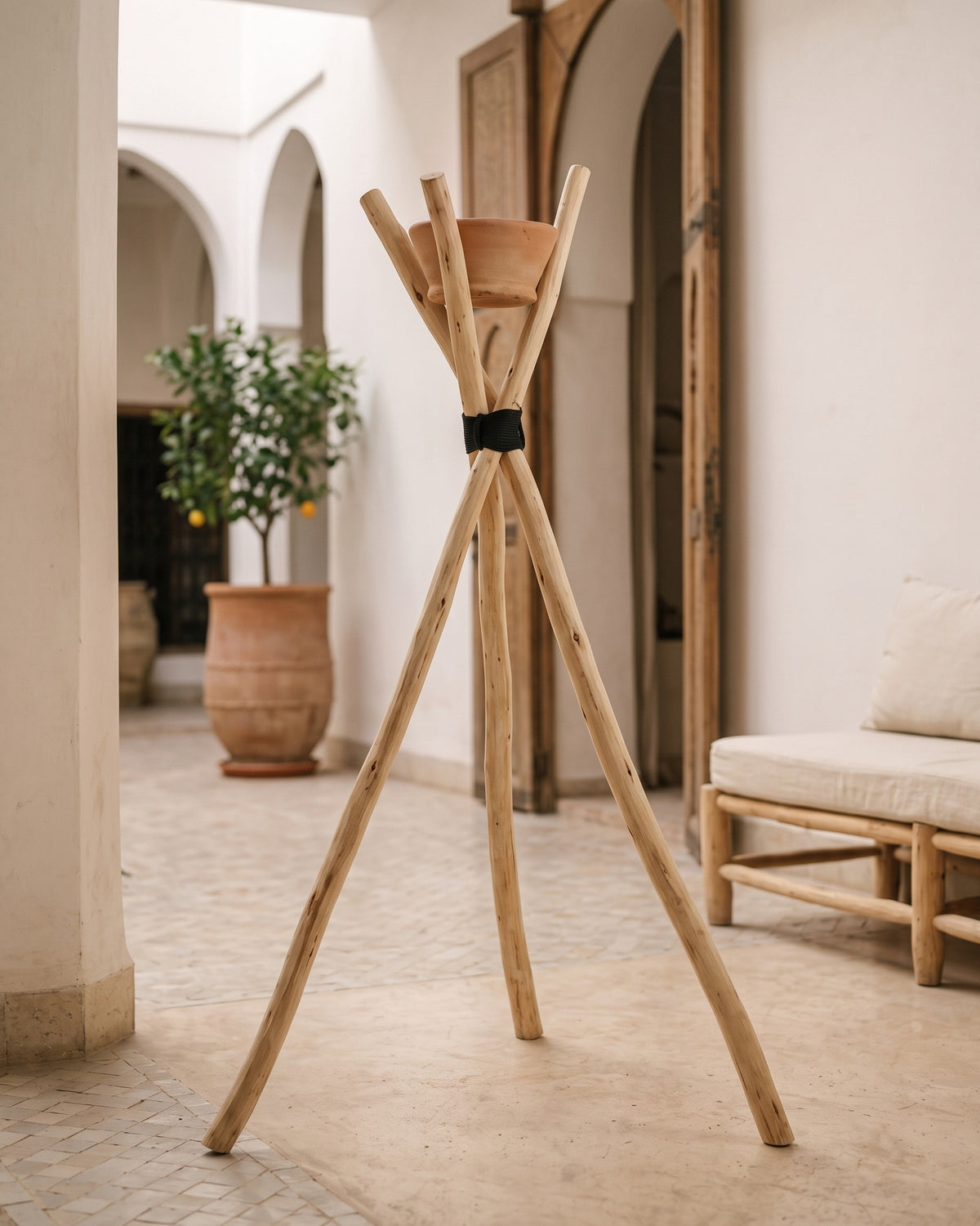 SEHEB - Porte-bougie trépied en bois naturel — détail du tressage 150 cm
